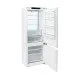 Refrigerador Bottom Freezer 70 Crissair aberto em perspectiva, com as prateleiras e as gavetas à mostra
