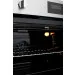 Interior iluminado do Forno Big 75 Crissair, com as grades e o espeto giratório