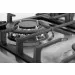 Detalhe aproximado de um queimador com espalhador e grade de ferro do Cooktop Fuoco 60 Crissair