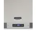 Detalhe do painel digital marcando -26 °C e da placa Crissair Signature do Freezer Undercounter