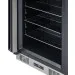 Interior do Freezer Undercounter Crissair com três prateleiras aramadas instaladas