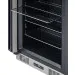Interior do Freezer Undercounter Crissair com as prateleiras espaçadas e o display digital na base