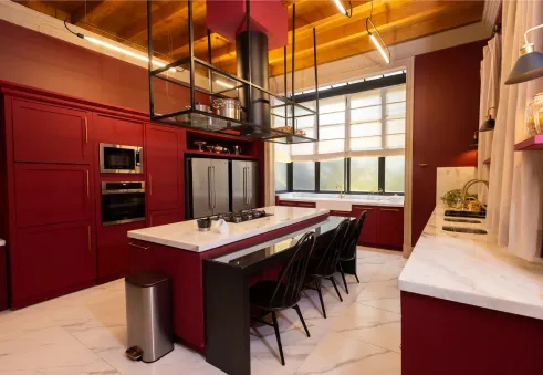 Cozinha moderna e sofisticada equipada com eletrodomésticos premium Crissair.